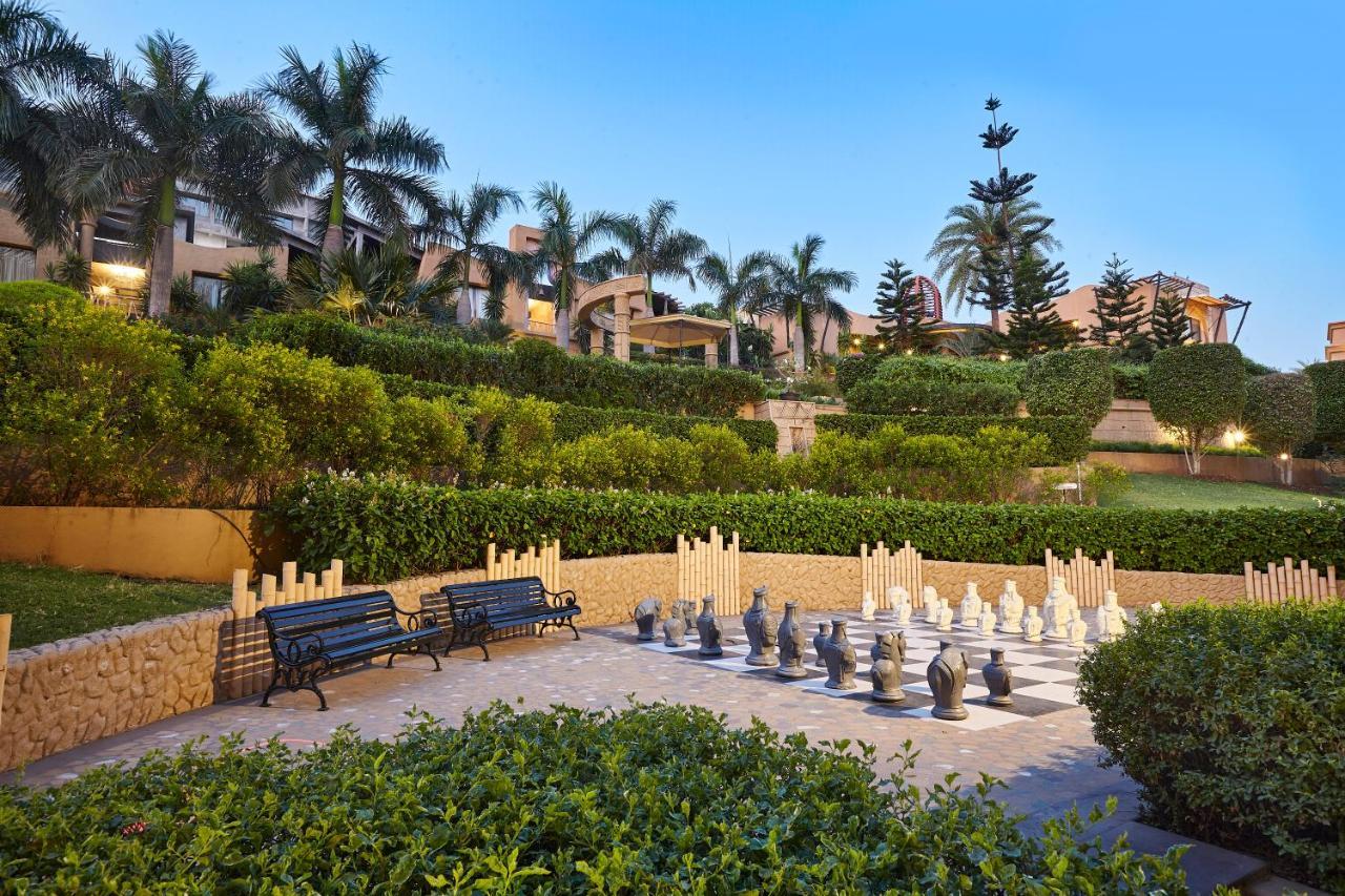 The Corinthians Resort And Club Pune Exterior foto The Royal Garden Villas
