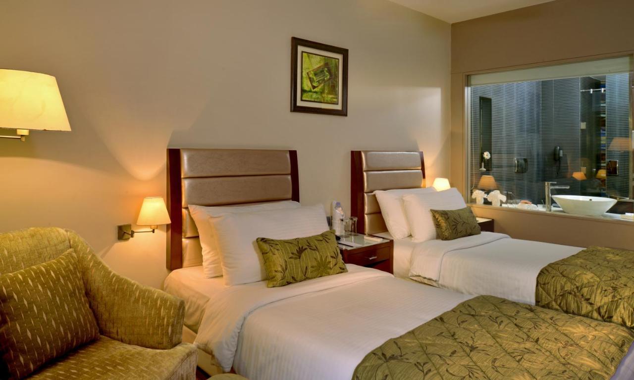 The Corinthians Resort And Club Pune Exterior foto A room at the Taj Bengal