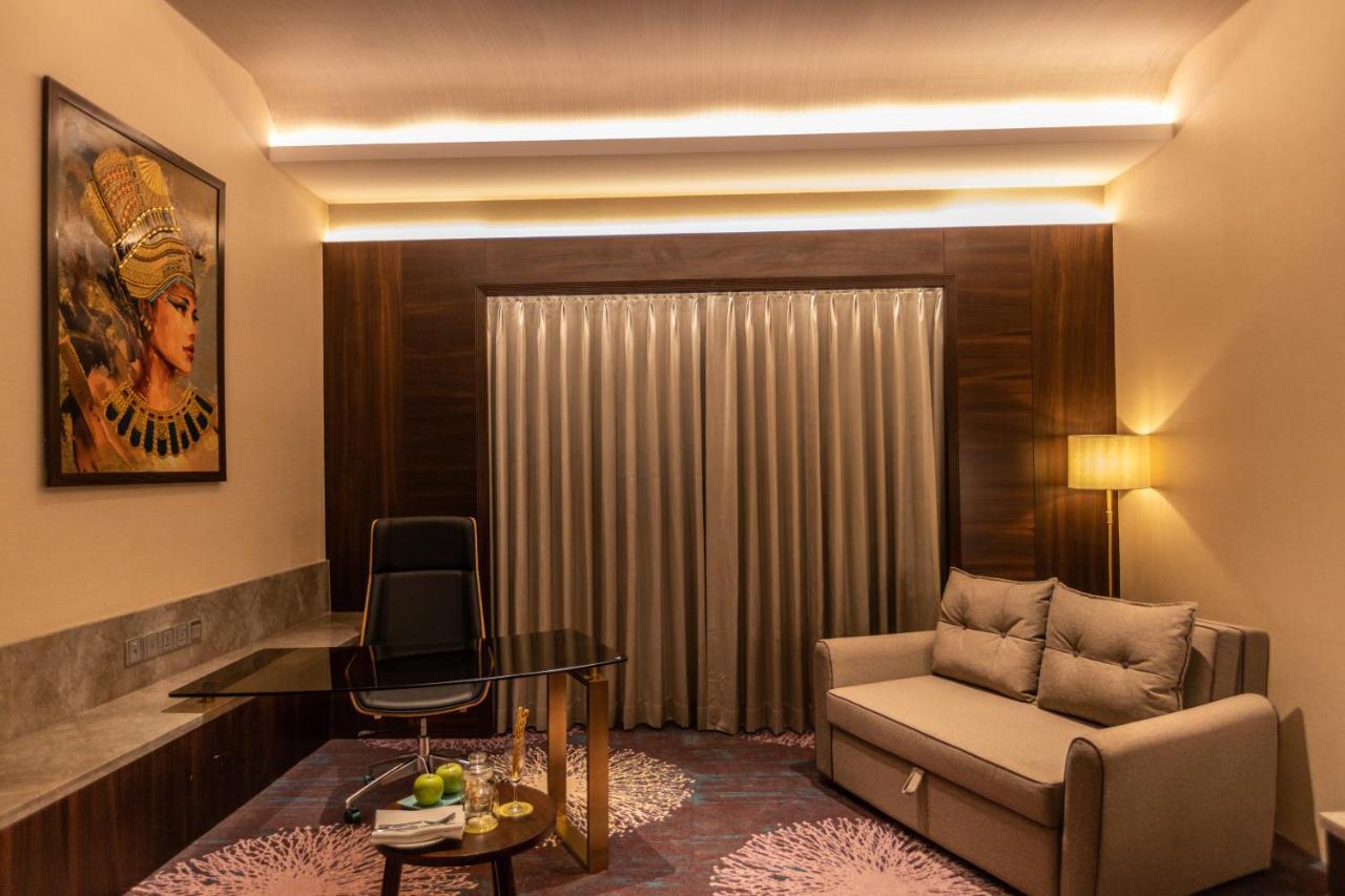 The Corinthians Resort And Club Pune Exterior foto Suite room at the hotel