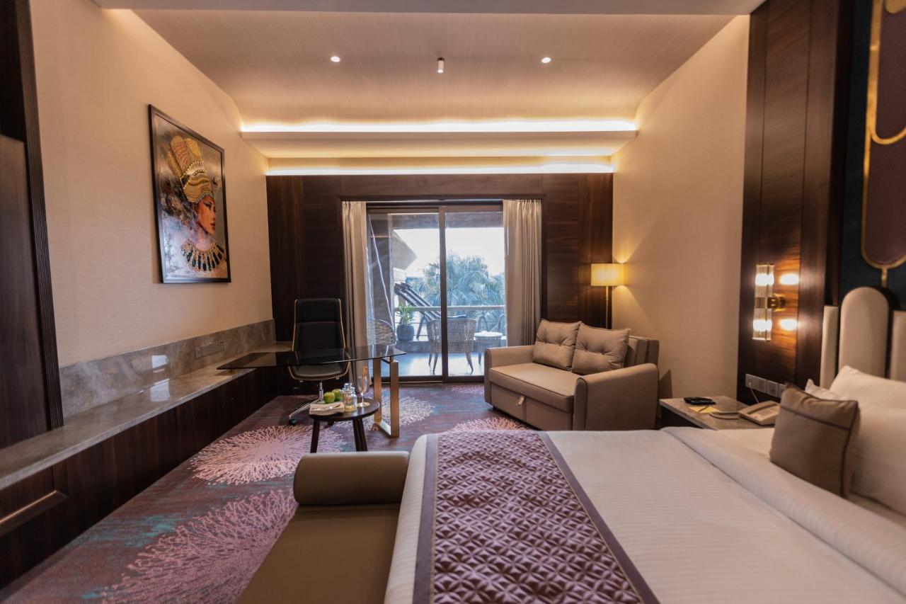 The Corinthians Resort And Club Pune Exterior foto A room at the Taj Bengal
