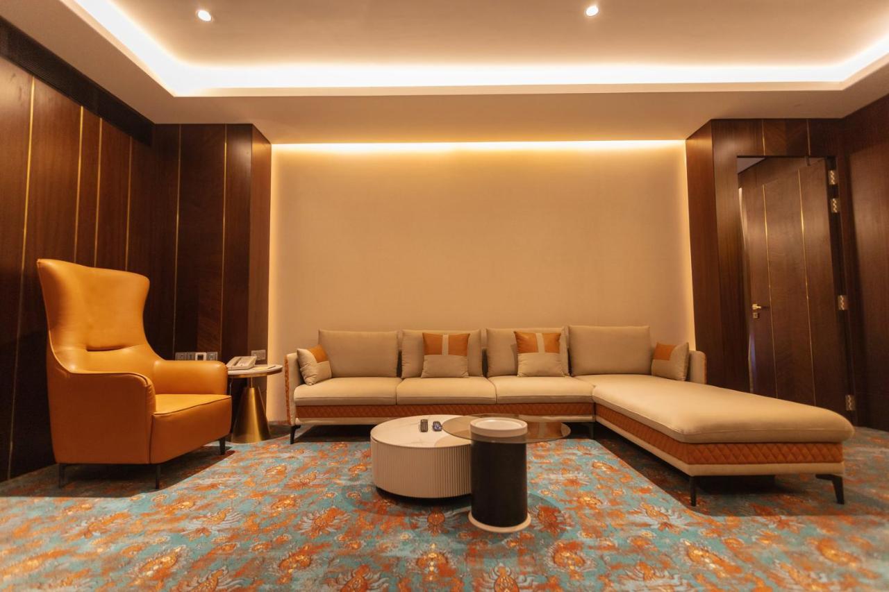 The Corinthians Resort And Club Pune Exterior foto A living room