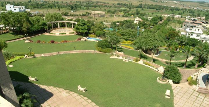 The Corinthians Resort And Club Pune Facilități foto The Gardens