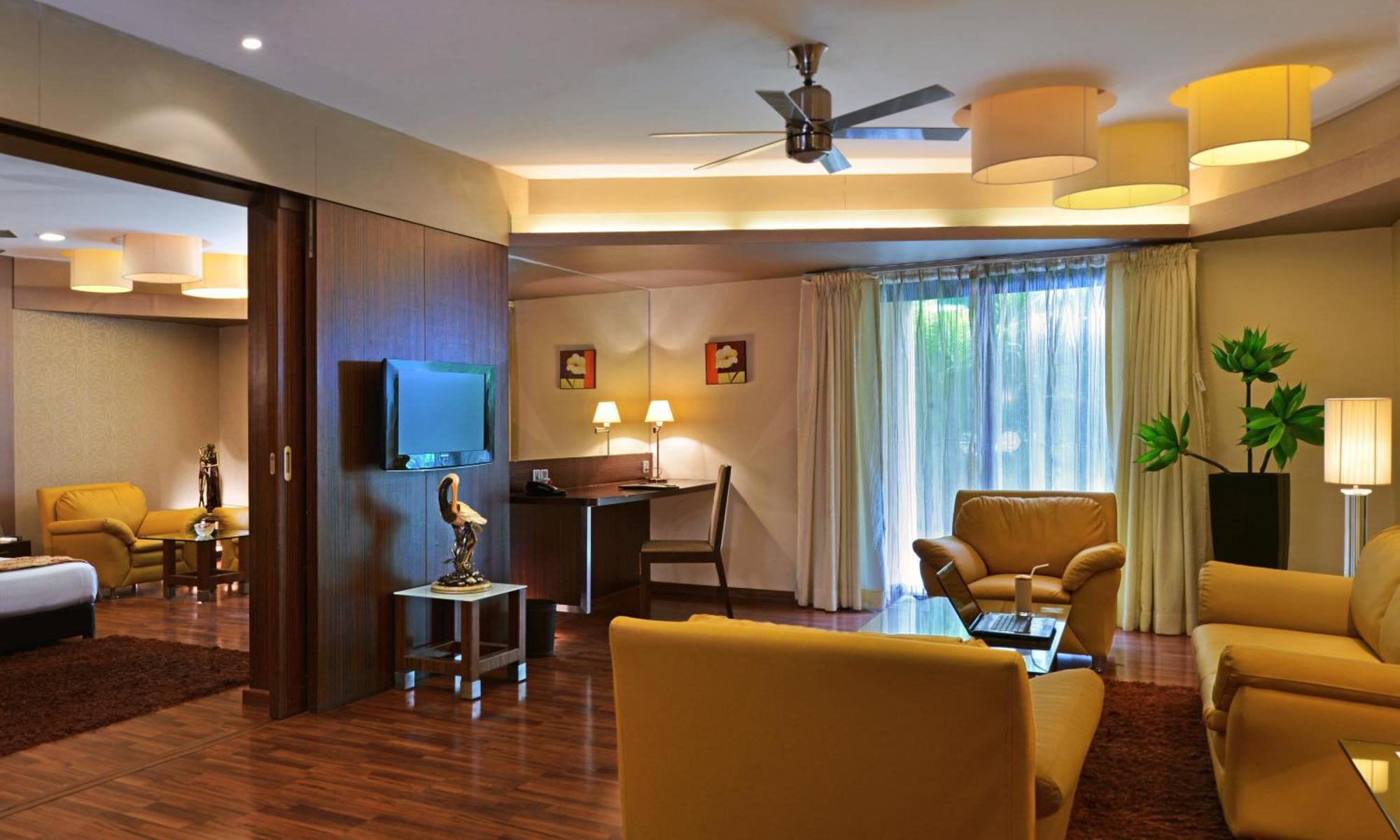 The Corinthians Resort And Club Pune Exterior foto A suite at the hotel