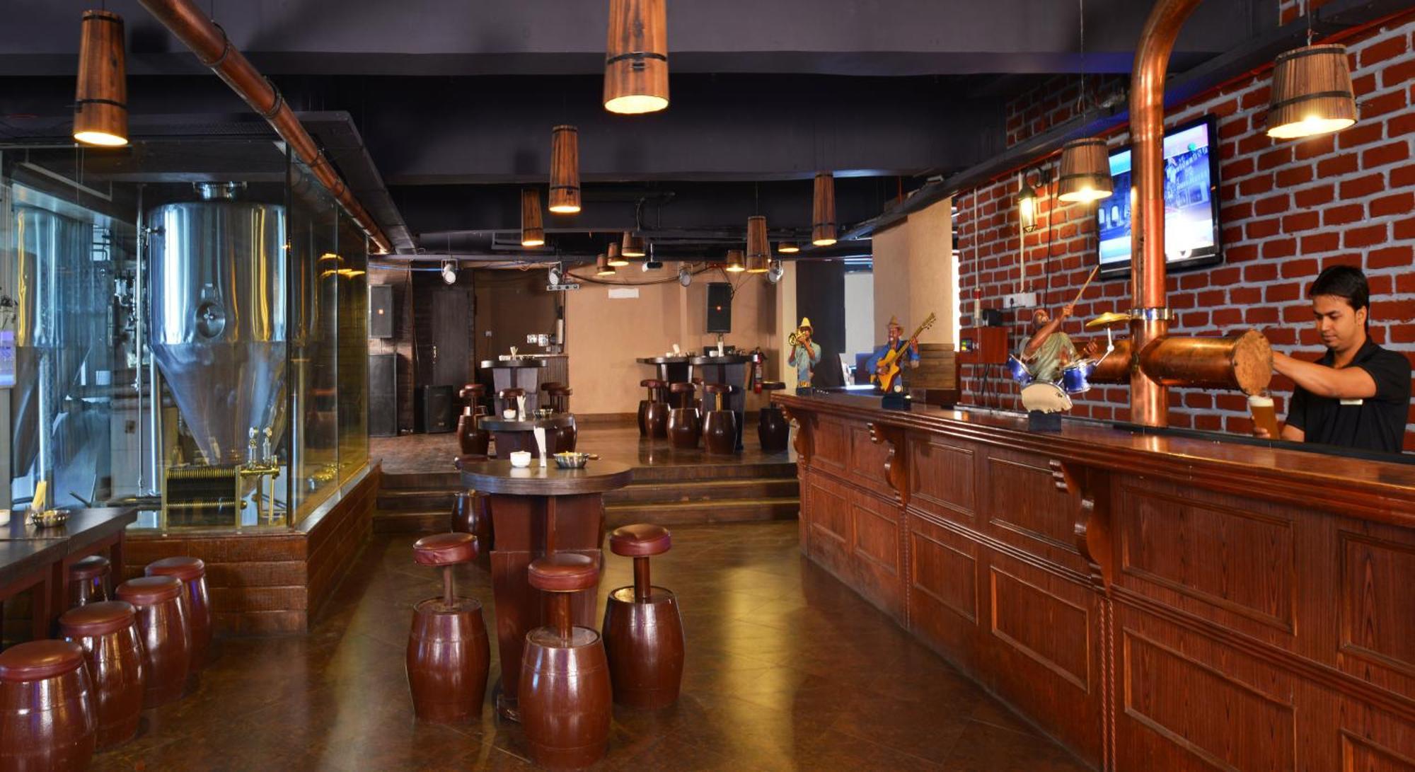 The Corinthians Resort And Club Pune Exterior foto The bar at the brewery