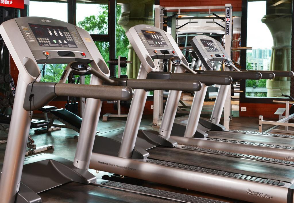 The Corinthians Resort And Club Pune Exterior foto Treadmills in a gym