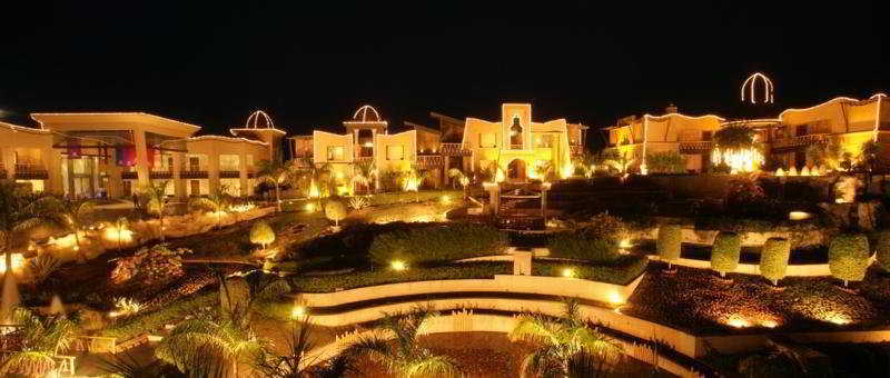 The Corinthians Resort And Club Pune Exterior foto The resort at night
