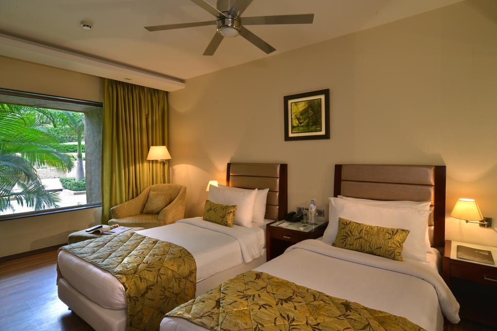 The Corinthians Resort And Club Pune Exterior foto A room at the Taj Bengal