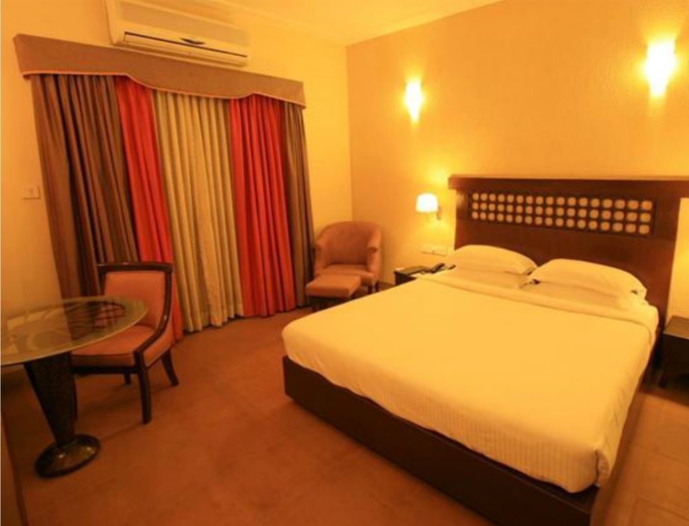 The Corinthians Resort And Club Pune Exterior foto A room at the hotel